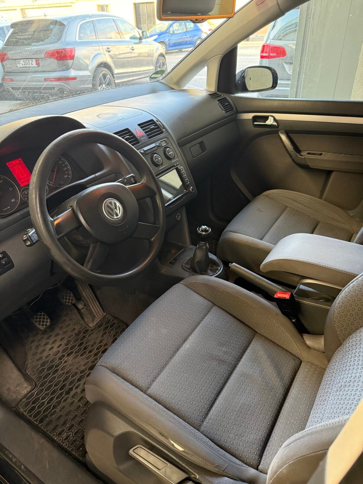 VOLKSWAGEN Touran